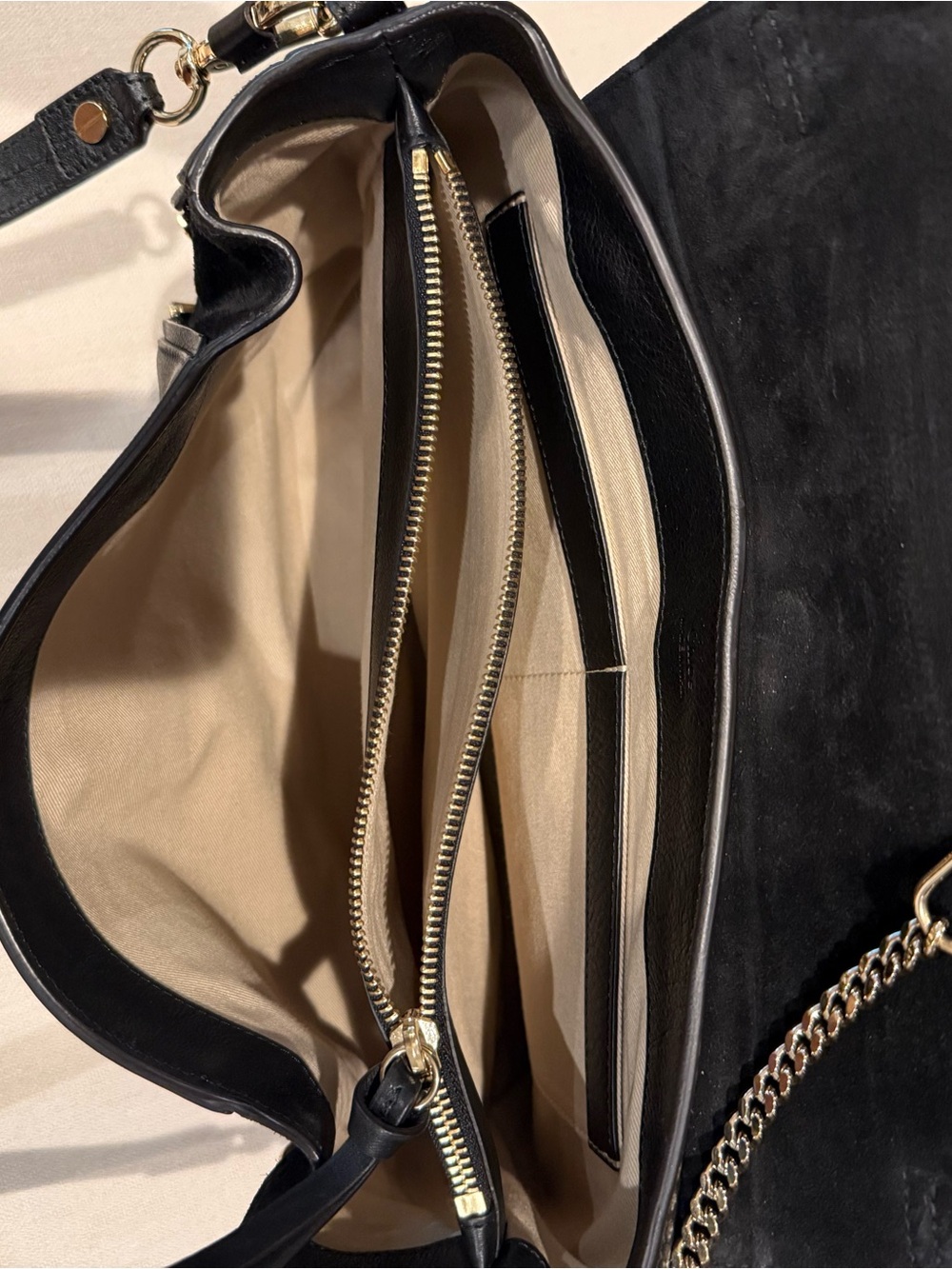 Chloe Faye Day Black Leather Shoulder Bag with Gold Ring and Chain - Picture 5 of 6